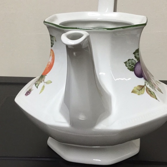 Fancy teapot - Picture 9 of 12